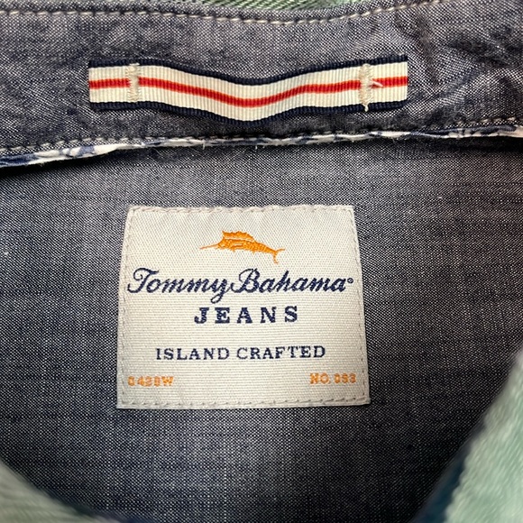 Tommy Bahama short sleeve button down shirt - Picture 4 of 6